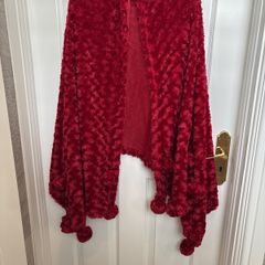 Wrap - Fluffy with Pom-poms