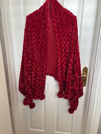 Wrap - Fluffy with Pom-poms