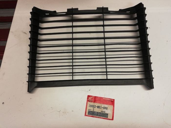 Honda VF700 VF750 Magna Radiator grill NEW