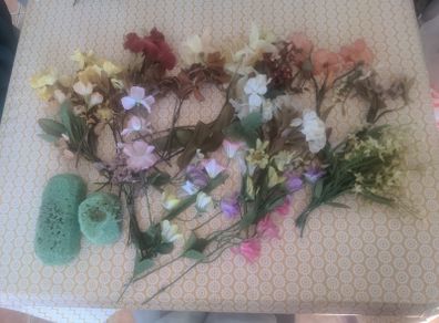 Artificial flowers + 2 oasis