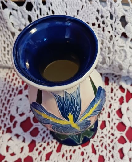 Old Tupton Ware / Iris Vase