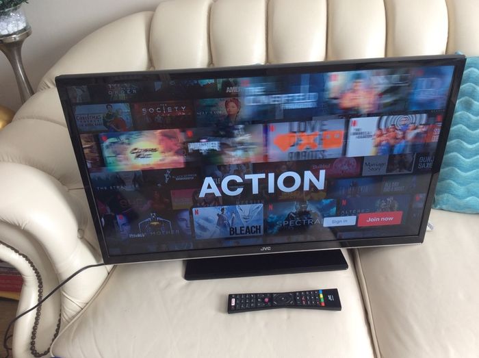 JVC 32 inch LED SMART Television with USB, 2 HDMI, Scart, WIFI connectivity in Perfect Condition