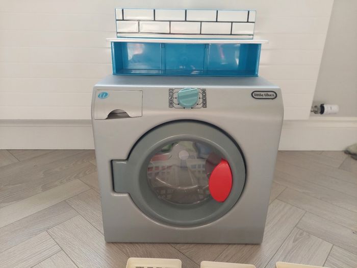 Little Tikes toy washing machine with accessories