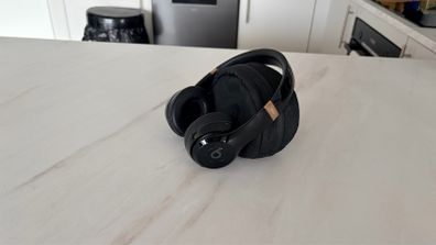 Beats solo3 wireless headphones