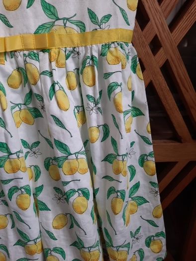 Girls lemon dress size 6-7 years