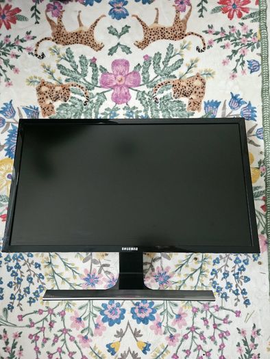 Samsung U28E590 28 Inch UHD 4K Monitor - Ultra HD 3840x2160, 1ms - 2 x HDMI, DisplayPort