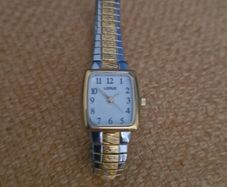 lorus quartz ladies two tone white dial expander