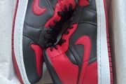 Air Jordan 1 Bred  mid