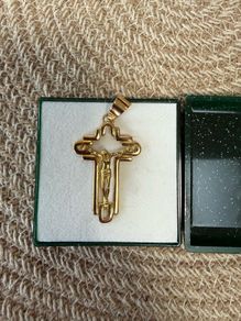 18ct Gold Crucifix
