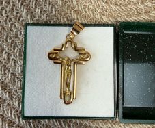 18ct Gold Crucifix