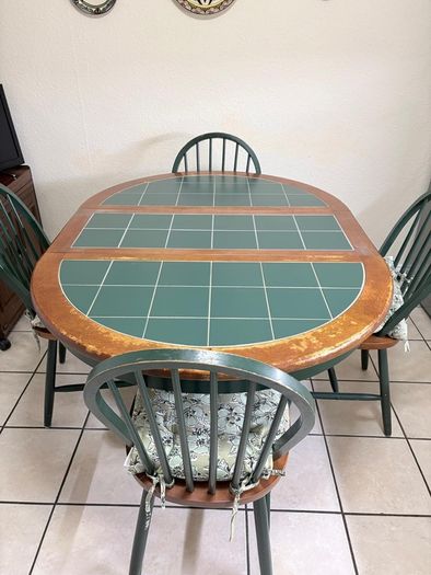 Extendable Table and Chairs