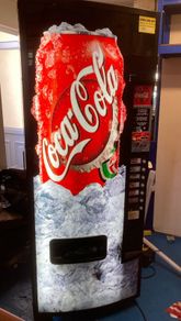 Coca Cola vending machine Dixie Narco DN276E Read description