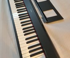 YAMAHA Piaggero NP-12 portable piano