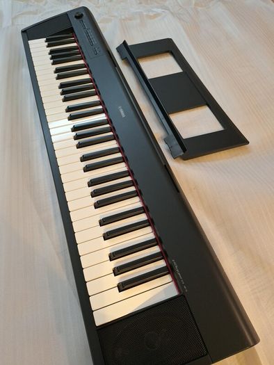 YAMAHA Piaggero NP-12 portable piano