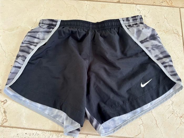 Nike Dri Fit - Large