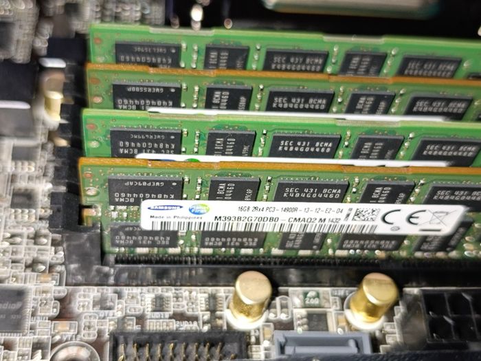 128GB RAM - Intel X79 - Xeon E5-2690v2 10 Core - Asrock Extreme 6 -
