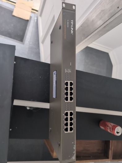 tp link tl-sg1016  16 port rackable switch lead included