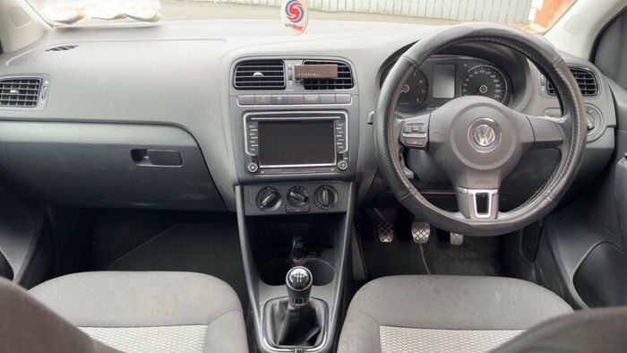 Volkswagen polo LOW KMS