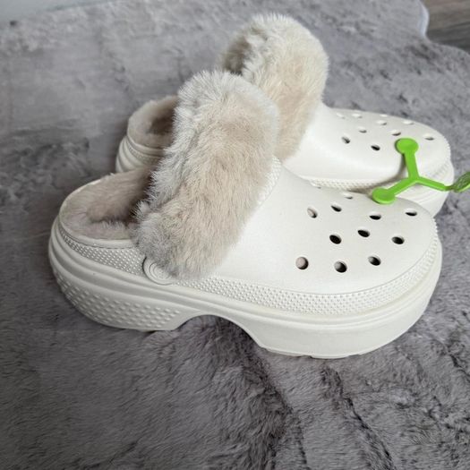 Beige Crocs Stomp Clogs Fuzz Lined Size UK 6-7/EU 39-40With Tags
