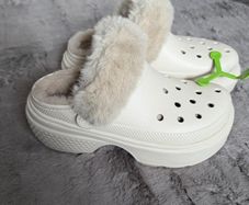 Beige Crocs Stomp Clogs Fuzz Lined Size UK 6-7/EU 39-40With Tags