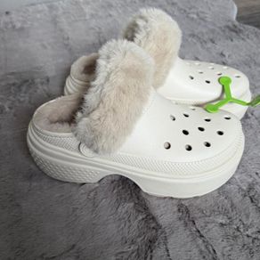 Beige Crocs Stomp Clogs Fuzz Lined Size UK 6-7/EU 39-40With Tags