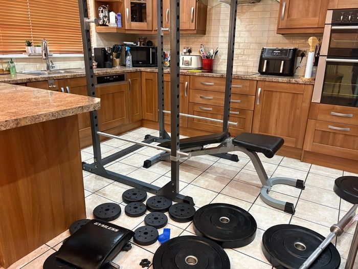 Fantastic Gym Weightlifting Set Up!!