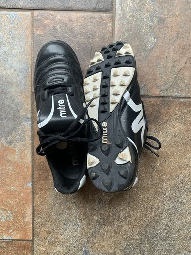 Soccer boots