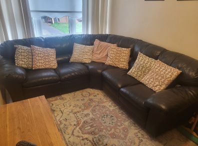 Right hand facing corner sofa