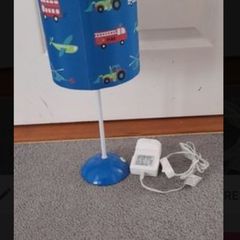 Childrens beside lamp