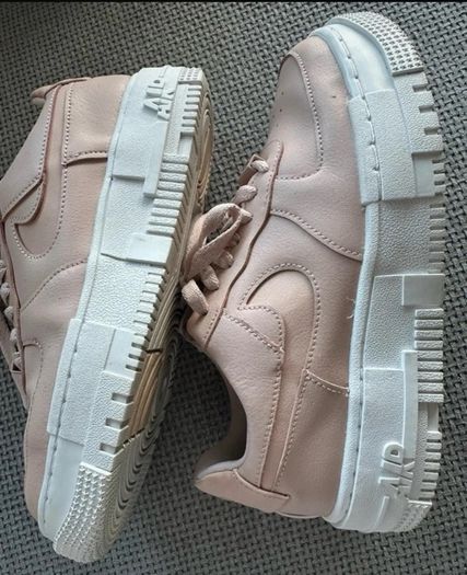 nike airforce  1 pixel size 37