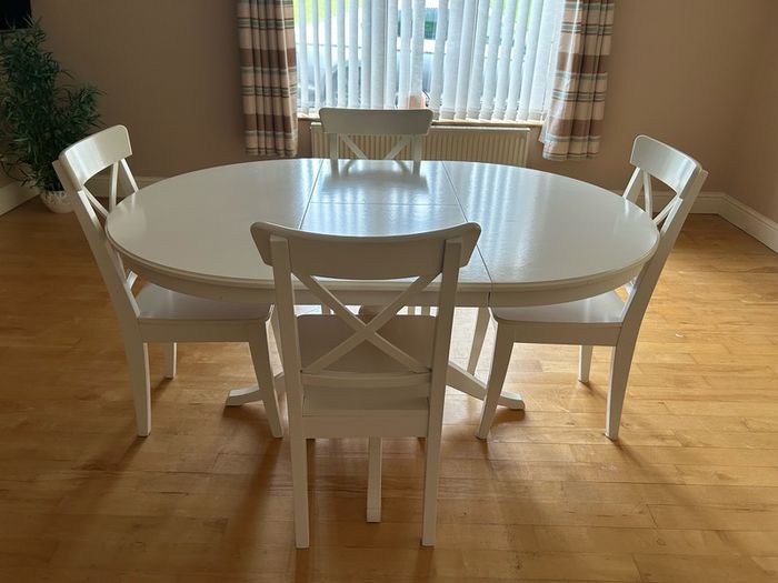 Extendable Table & Chairs
