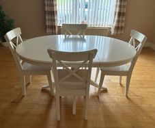 Extendable Table & Chairs