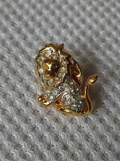 Ballou Lion pin brooch