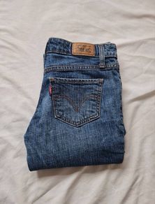Vintage levis 518 skinny Size 28/31 zip fly in excellent condition