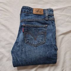 Vintage levis 518 skinny Size 28/31 zip fly in excellent condition