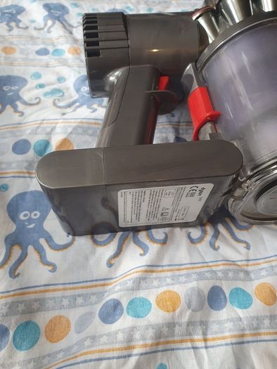 Dyson V6