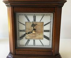 Rhythm Mantel Clock