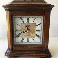 Rhythm Mantel Clock