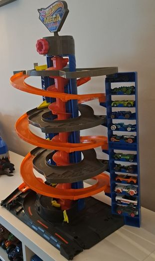 Hot Wheels Mega City Garage