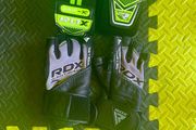 Weight lifting gloves /  Knee wraps