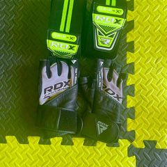 Weight lifting gloves /  Knee wraps