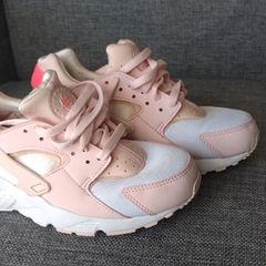 Pink Nike Huarache size 5 uk, 5.5 us y, 38eu