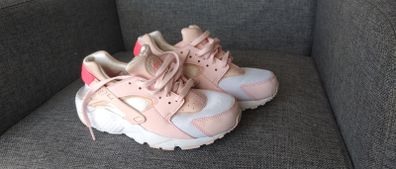 Pink Nike Huarache size 5 uk, 5.5 us y, 38eu
