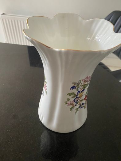 Royal Tara 7.5 inch vase