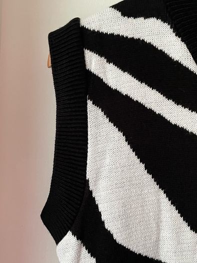 Boohoo Zebra Print knitted tank top size small