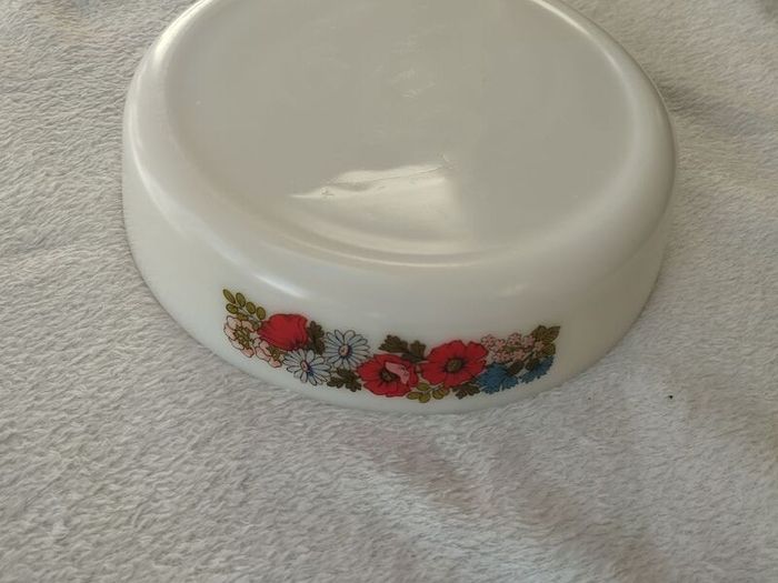 Vintage pyrex dish "Poppy Pattern"