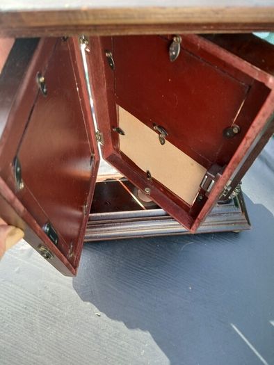Gorgeous Wooden Vintage/Antique Curio Photo Table Cabinet