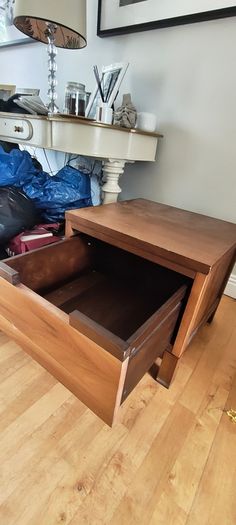 Solid oak Chest of drawers + bedside cabinet