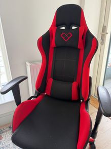 High quality office game chair. Super ergonomic.