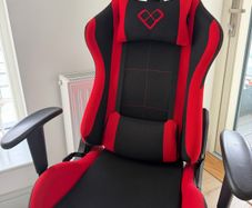 High quality office game chair. Super ergonomic.